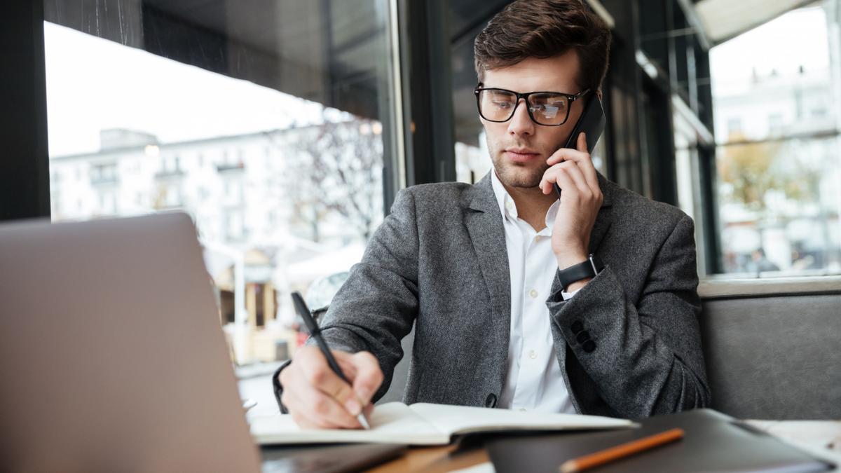 Un conocido empresario siembre la polémica al asegurar que "siempre busco directivos que atiendan mis llamadas a las 11 de la noche"