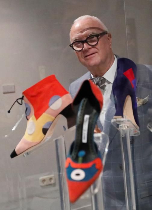 Manolo Blahnik prresenta una exposición