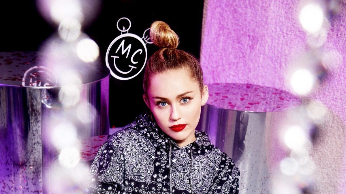 Miley Cyrus en una de las imágenes para su colección Miley CyrusxConverse