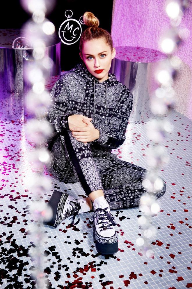 Miley Cyrus en una de las imágenes para su colección Miley CyrusxConverse