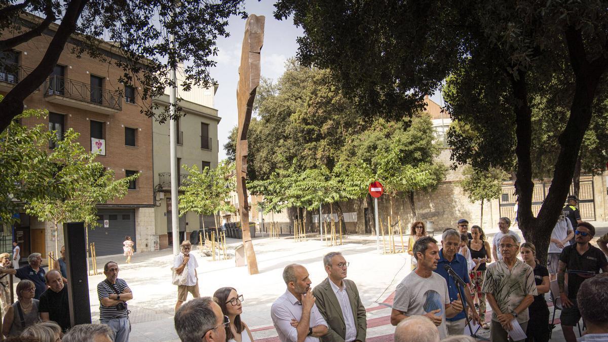 L'escultura que parla: S'inaugura la "Metralla" que recorda els morts manresans de la Guerra Civil