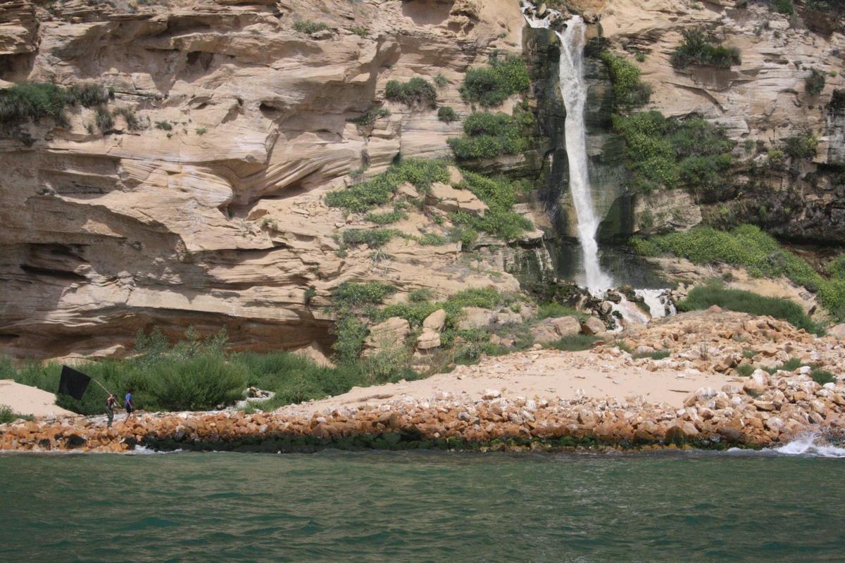 Vertido de aguas depuradas -sin tratamiento terciario- de la depuradora de Benidorm al mar en Serra Gelada. Imagen de archivo
