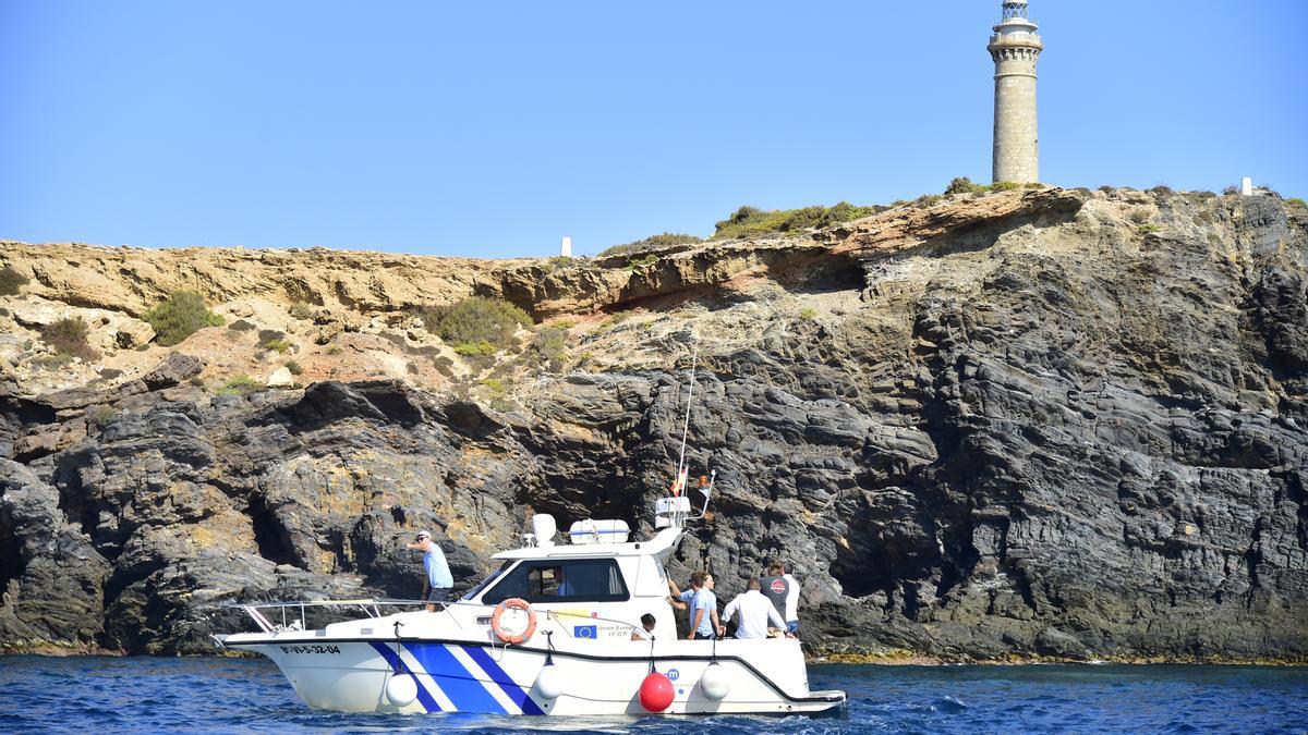 Embarcación que realiza las tareas de vigilancia en la Reserva Marina de Cabo de Palos.