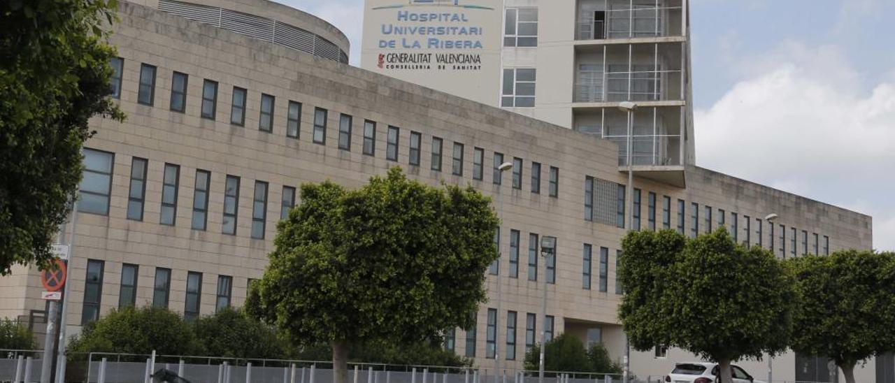 El hospital amonestó al jefe que alertó de las pruebas sin permiso a los bebés