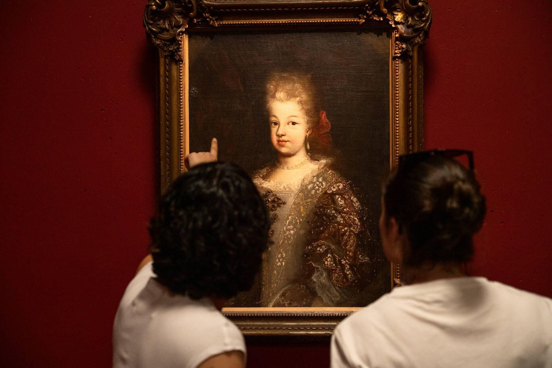 Im Museu Sa Bassa Blanca tritt Mode Ágatha Ruiz de la Prada in einen Dialog mit Kinderporträts
