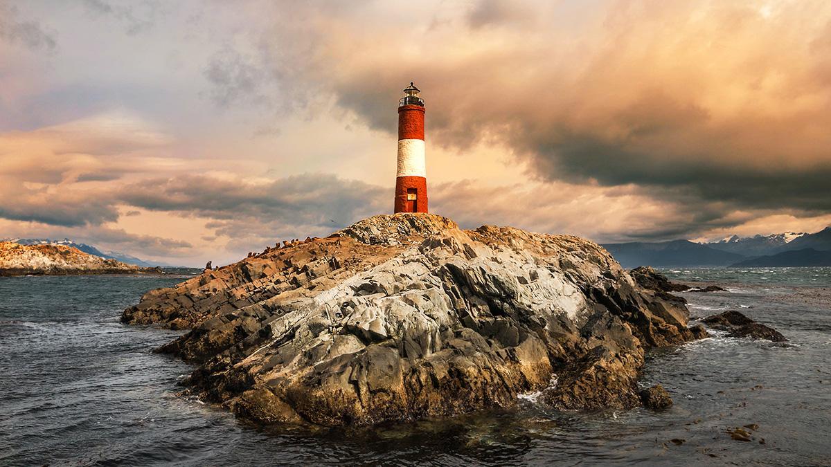 El faro Les Eclaireurs, en el Canal Beagle, es una de las imágenes más reconocibles del fin del mundo