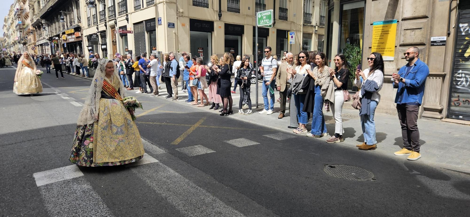 Las falleras ilustres de 2024 y 2023 en la Ofrenda de San Vicente