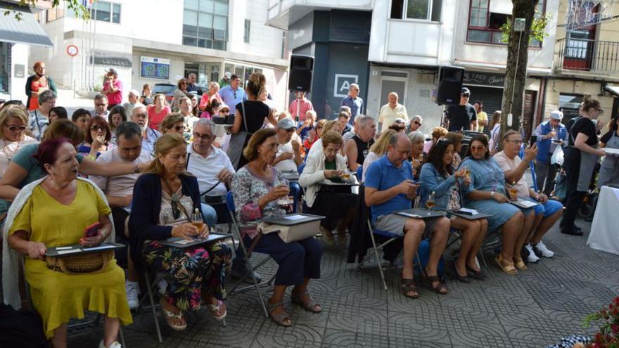 La música y la cebolla se maridan como preámbulo a la Feira da Cebola de Sanxenxo