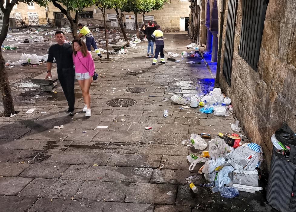 Las "peñas" de Pontevedra dejan un mar de basura y críticas