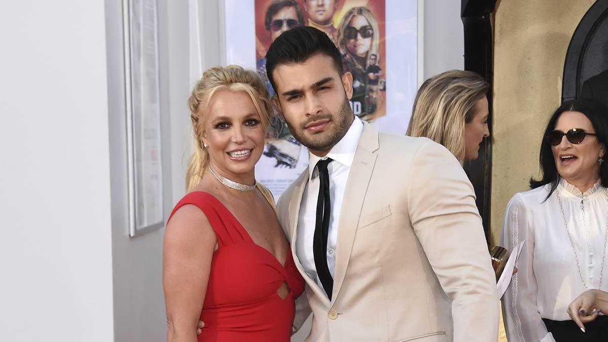 Britney Spears con Sam Asghari en el estreno de Once upon a time in Hollywood