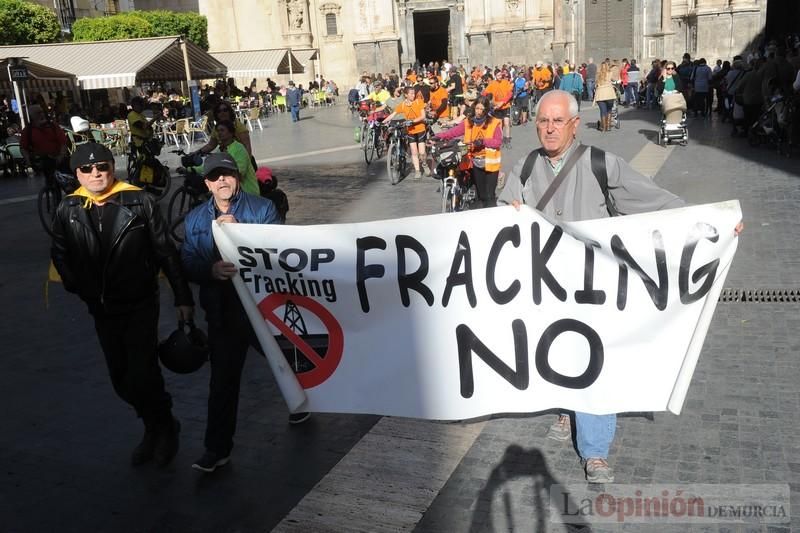 Protesta en bicicleta contra el fracking