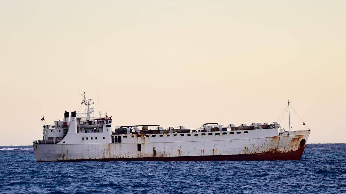 El Karim Allah, fondeado frente al Puerto de Cartagena.