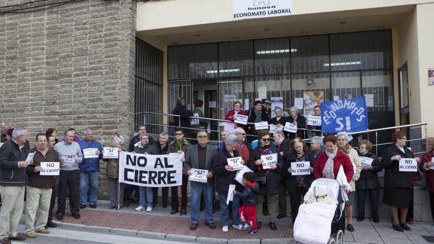 La hullera iniciará en breve el proceso para vender los economatos