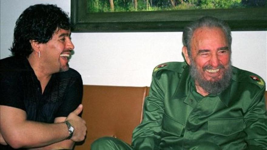 Maradona, junto a Fidel Castro