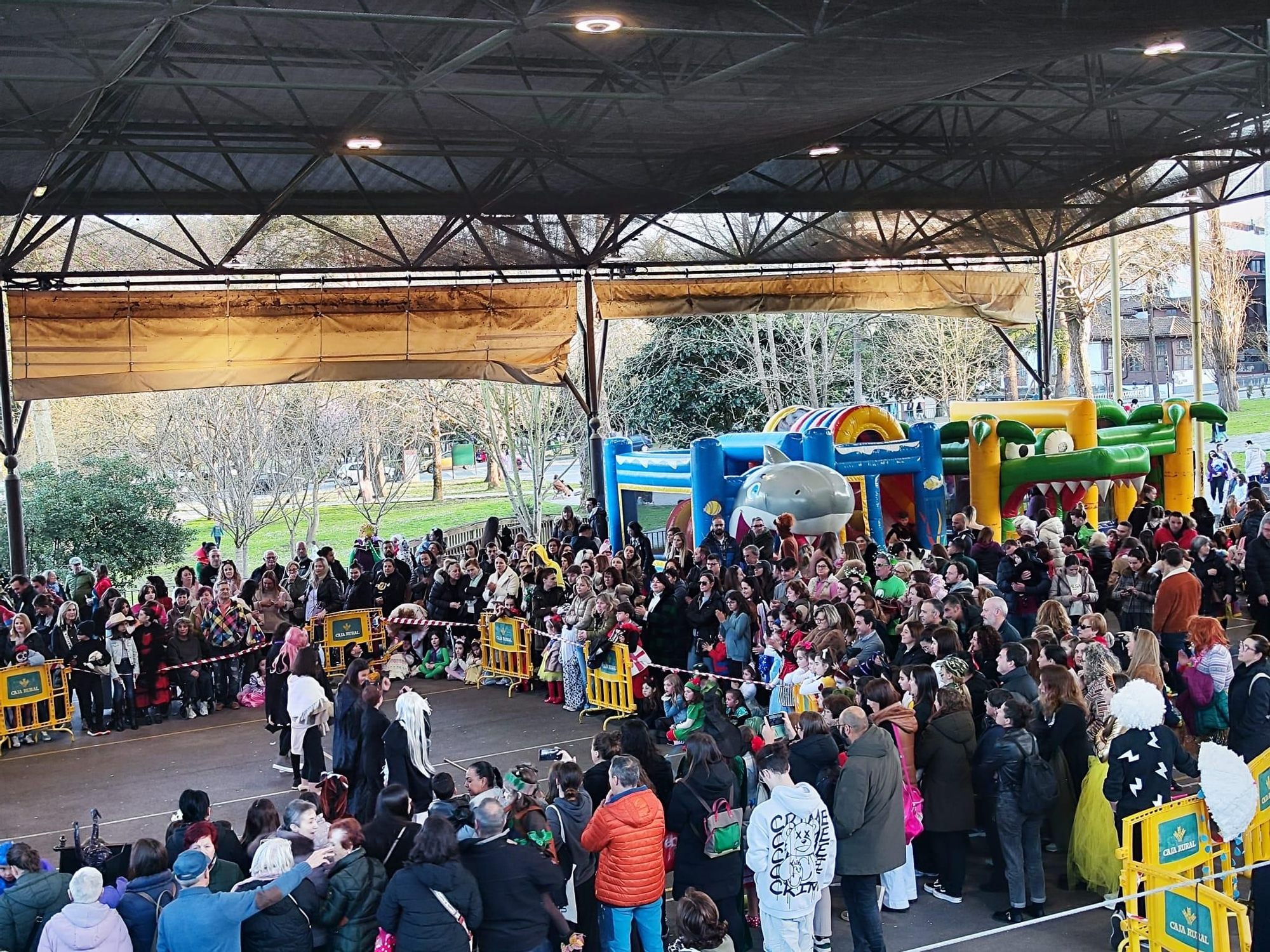 Todas las imágenes del concurso de disfraces de Grado: así fue la gran fiesta en El Frontón