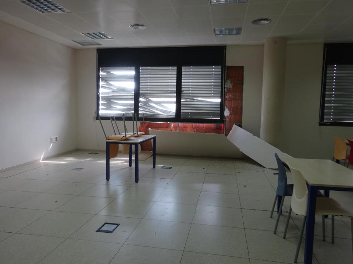 Los técnicos visitan el CdT de Dénia para valorar los desperfectos tras el tornado