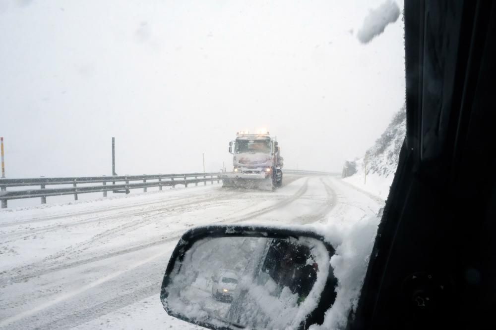 Temporal de nieve en el Puerto de Pajares