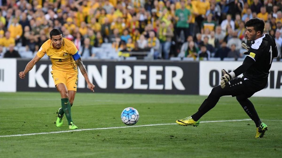 Cahill anotó los dos goles que dieron la victoria a Australia