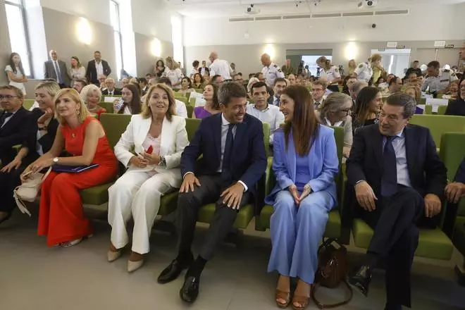 Así ha sido la entrega de las carteras al nuevo Consell de Mazón