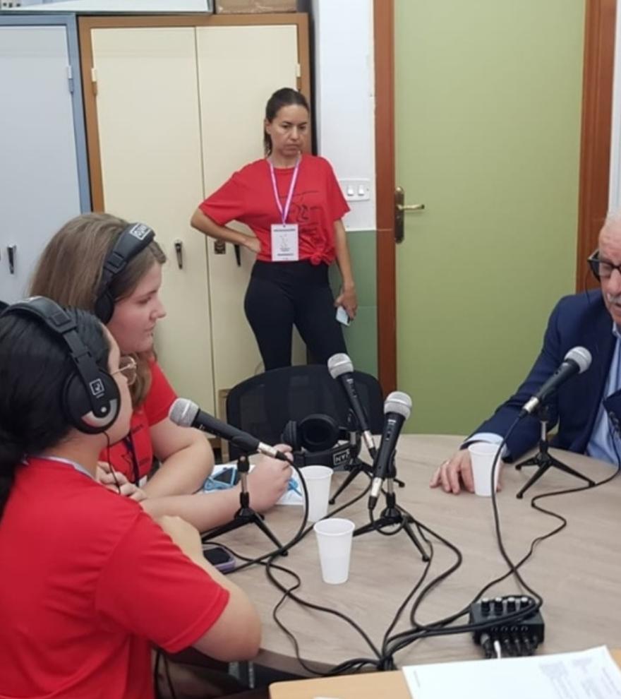 Vicente del Bosque, con escolares en Valencia de Alcántara