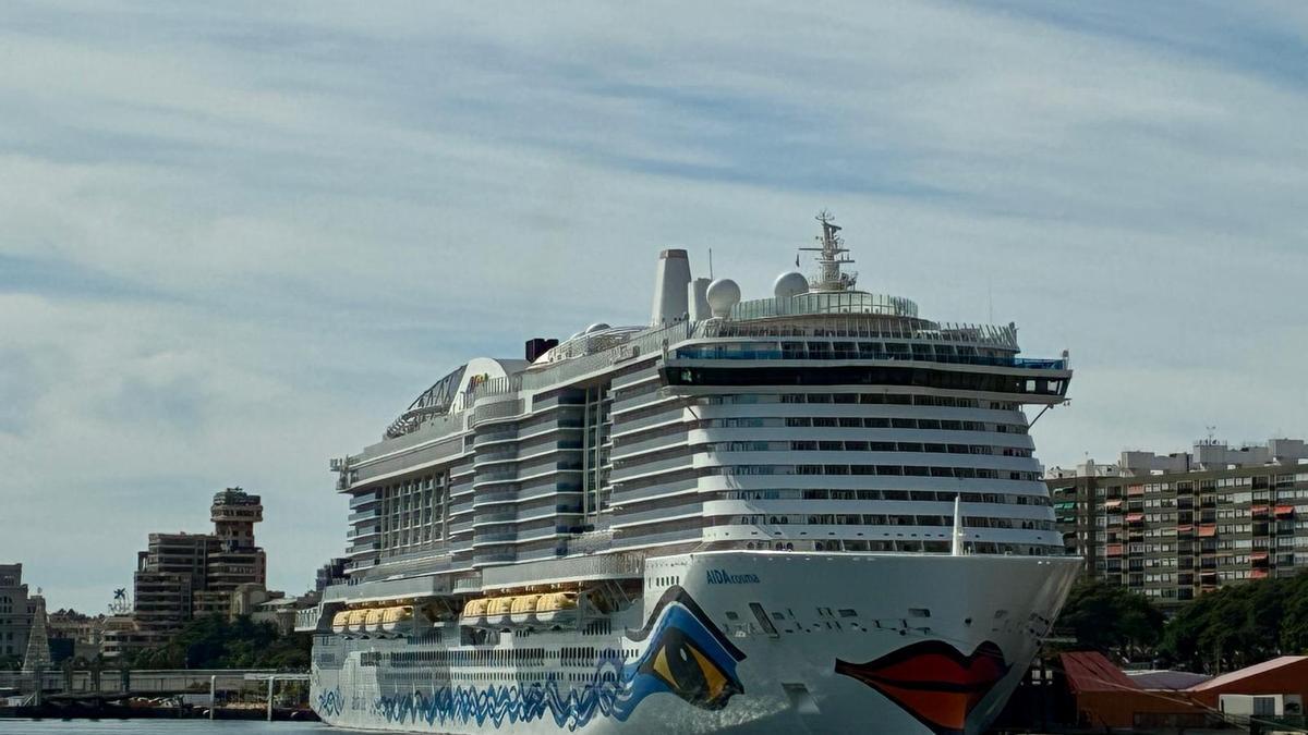 Cruceros en el puerto de Santa Cruz de Tenerife