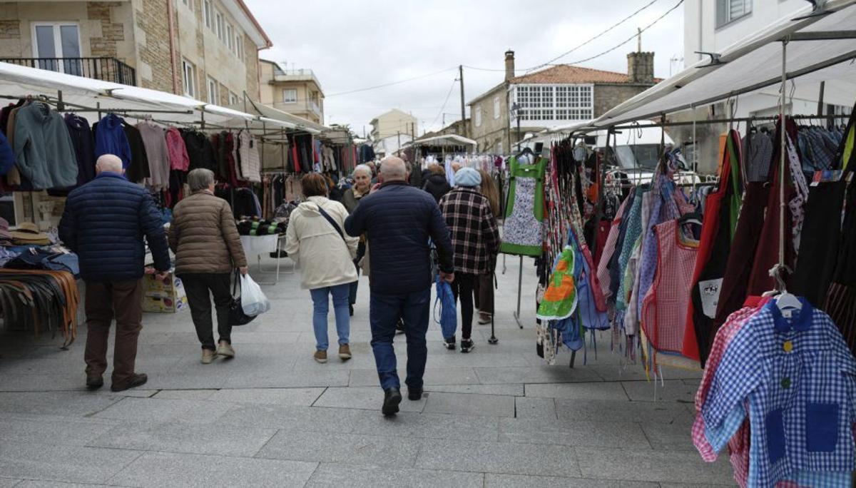 Concurrida feria mensual en Agolada | ÁNGEL UTRERA