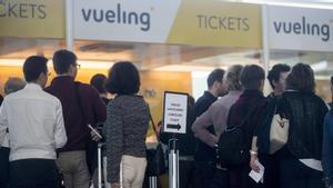 Vueling cancel·la aquest diumenge 64 vols per la vaga dels tripulants de cabina