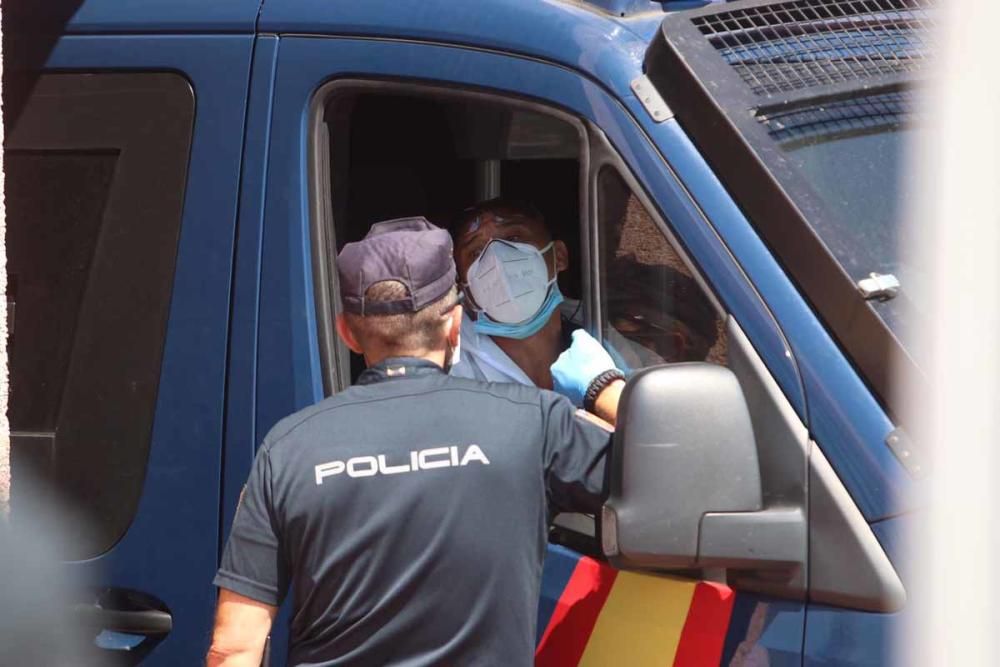 La Policía Nacional custodia el centro de acogida de Cruz Roja