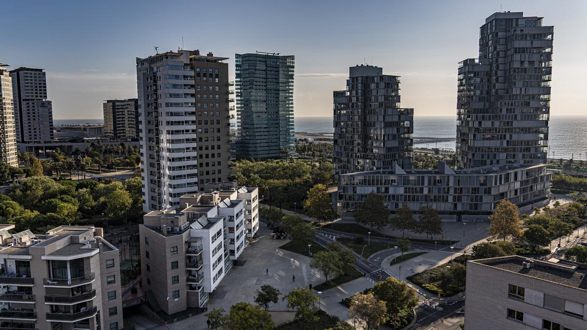 Barcelona 28.10.2021 ƒrase una vez en el barrio 73, Diagonal Mar y Front Mar’tim del Poplenou. Torre de les AigŸes del Bes˜s. En la imagen, panor‡micas de la ciudad desde el mirador De la Torre. Foto Laura Guerrero