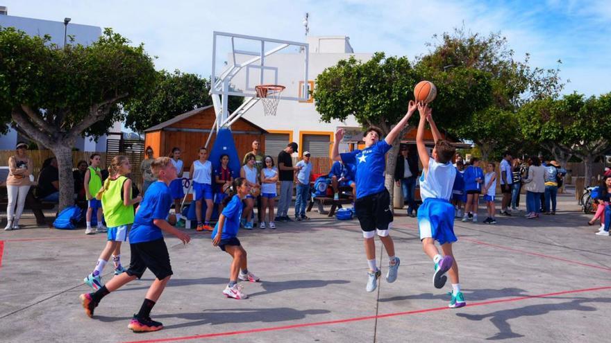 El baloncesto sale a la calle en Sant Jordi
