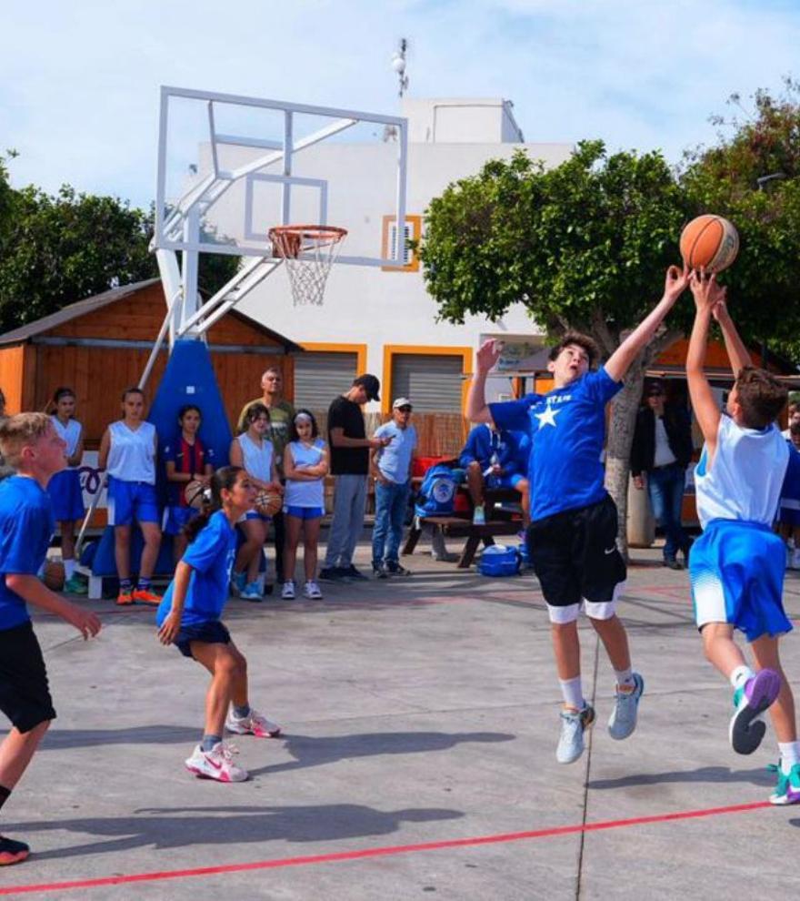 El baloncesto sale a la calle en Sant Jordi