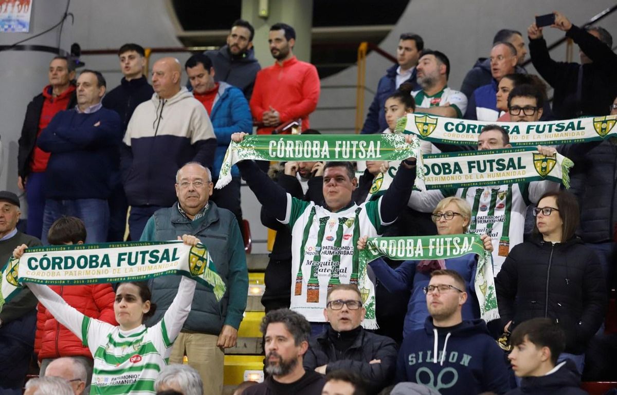 Los aficionados animan al Córdoba Futsal en Vista Alegre.