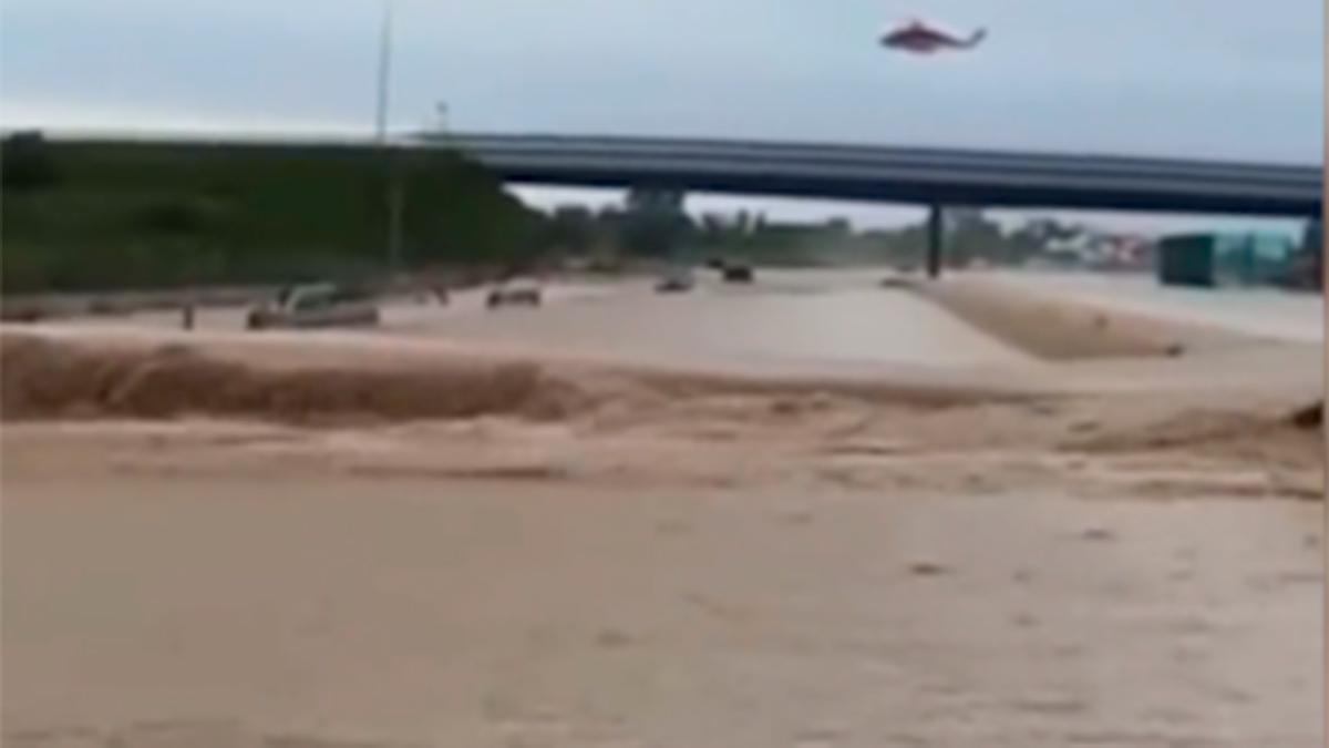 La autopista A14 Bolonia-Taranto, inundada por las fuertes lluvias en Italia