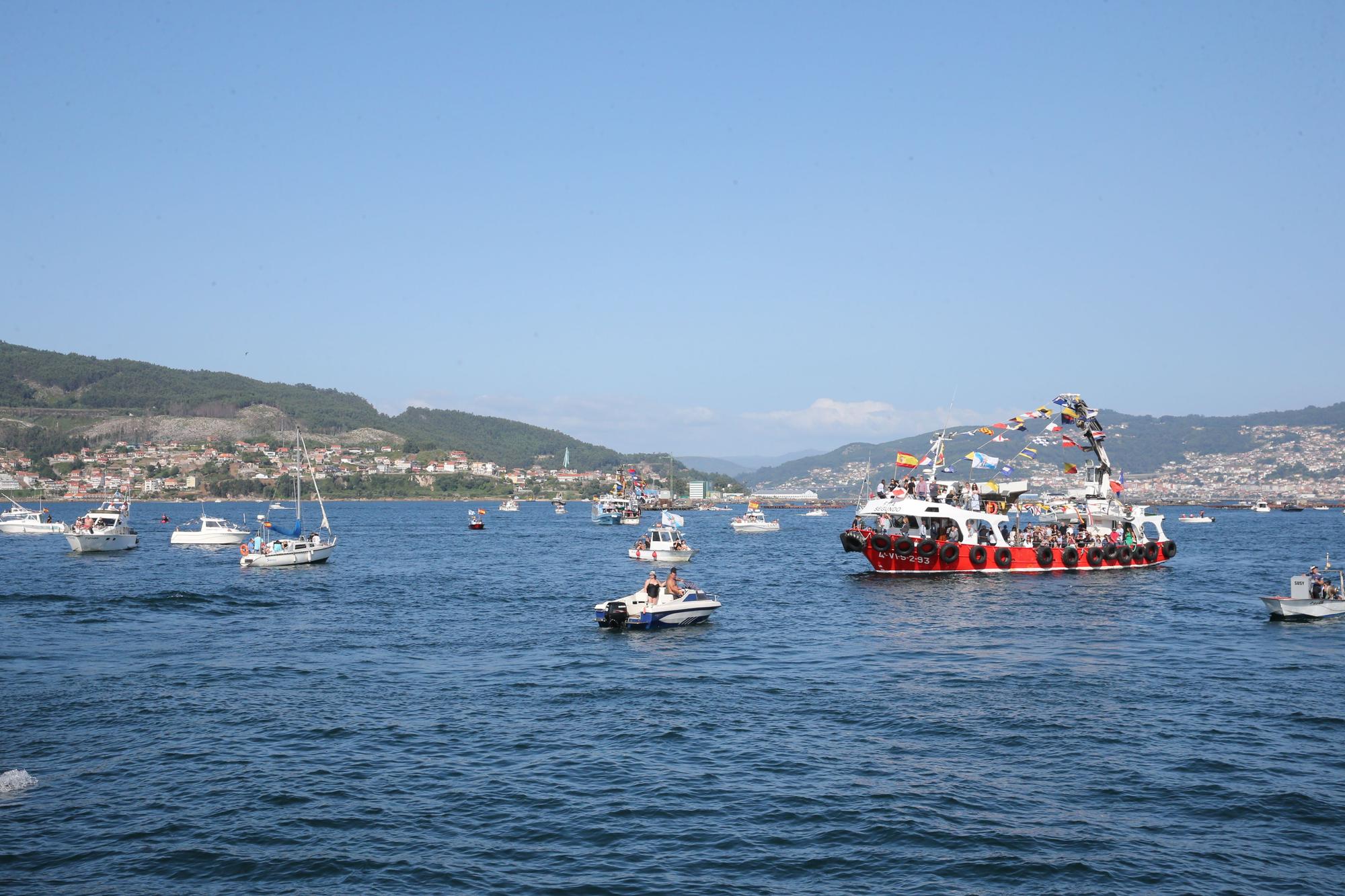 Decenas de barcos en la procesión marítima de Moaña