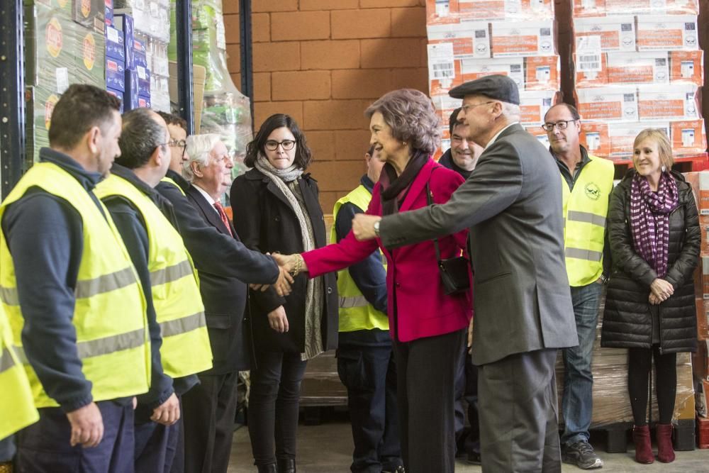 La Reina Sofía visita el Banco de Alimentos de Alicante