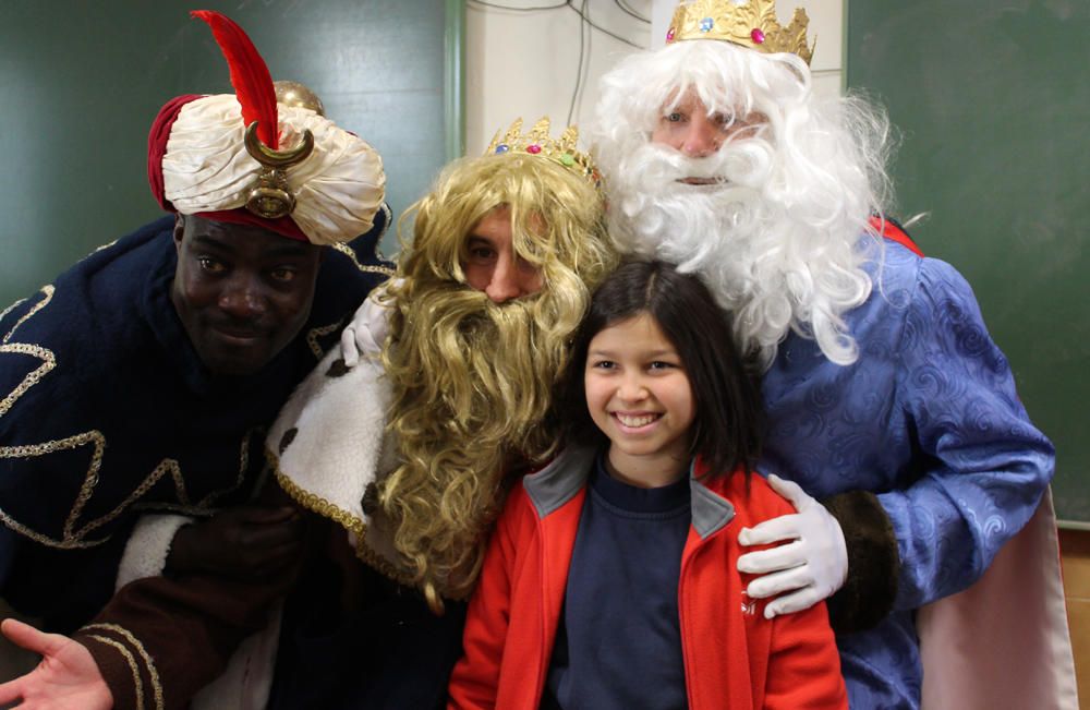 Los Reyes Magos visitan el colegio de Las Esclavas