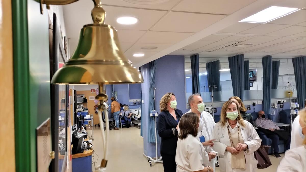 La 'Campana de los sueños', que sonará en el hospital de Antequera cada vez que un paciente termine su tratamiento oncológico