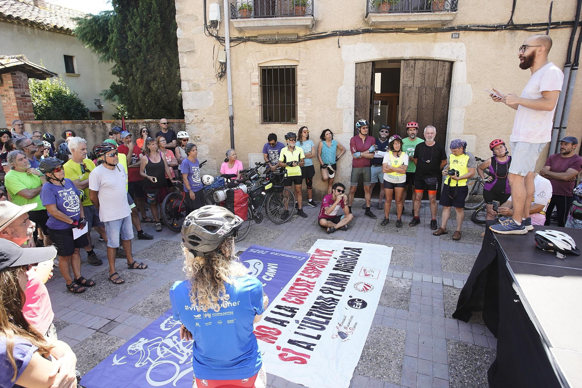 Les imatges de la protesta contra la ciutat esportiva del Girona a Vilablareix