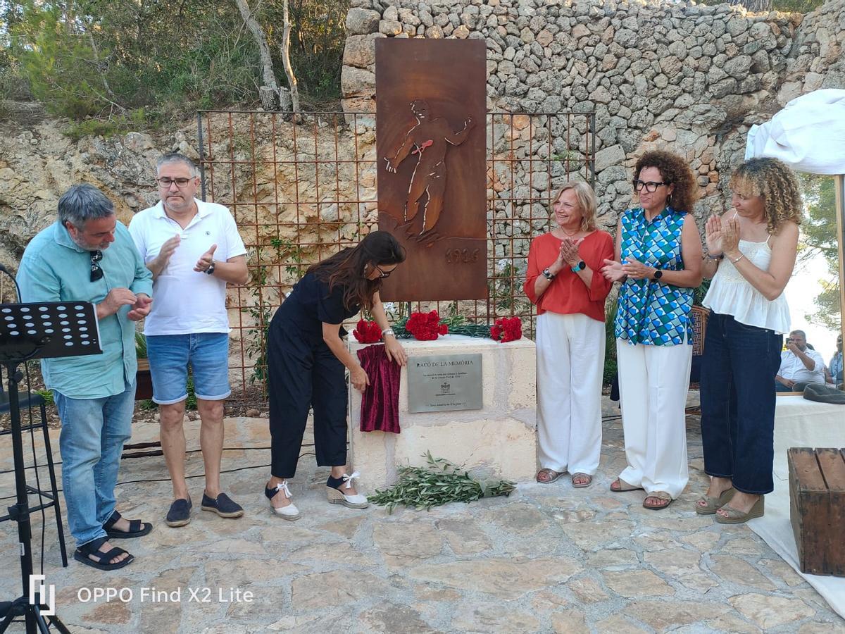 Algaida inaugura el Racó de la Memòria con un emotivo acto Algaida inaugura el Racó de la Memòria con un emotivo acto