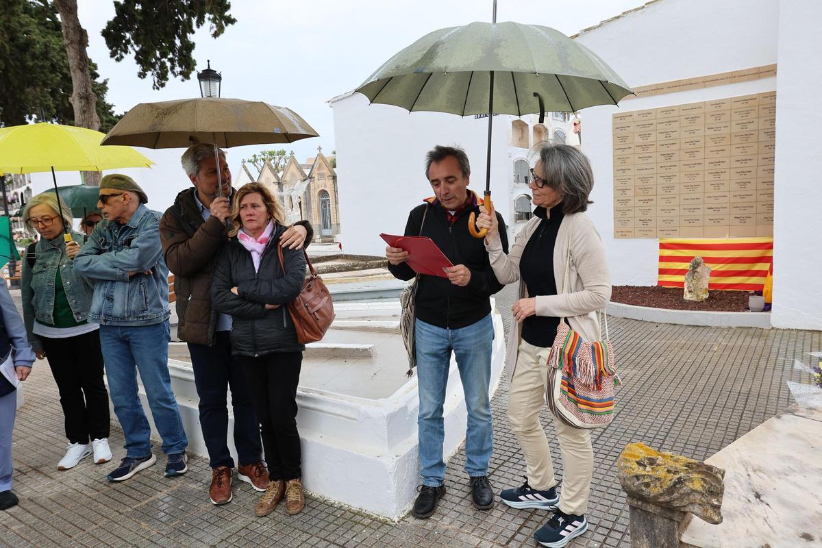 Las imágenes del acto realizado en Ibiza en memoria de las víctimas de la Guerra Civil y la dictadura