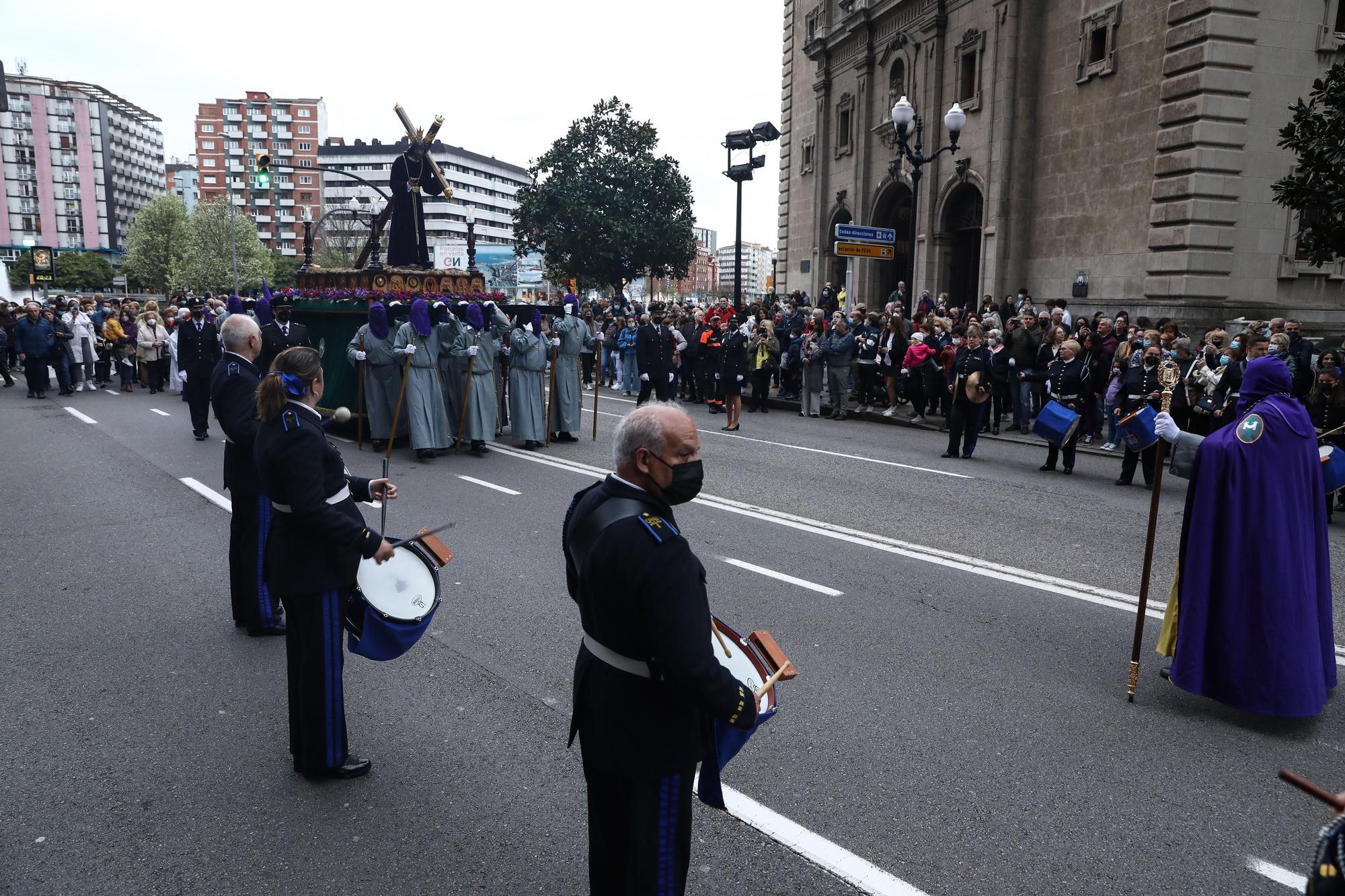 En imágenes: procesión del Miércoles Santo en Gijón