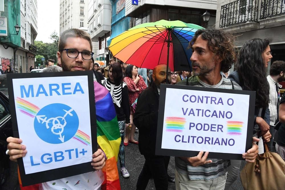 Banderas arcoiris engalanan A Coruña