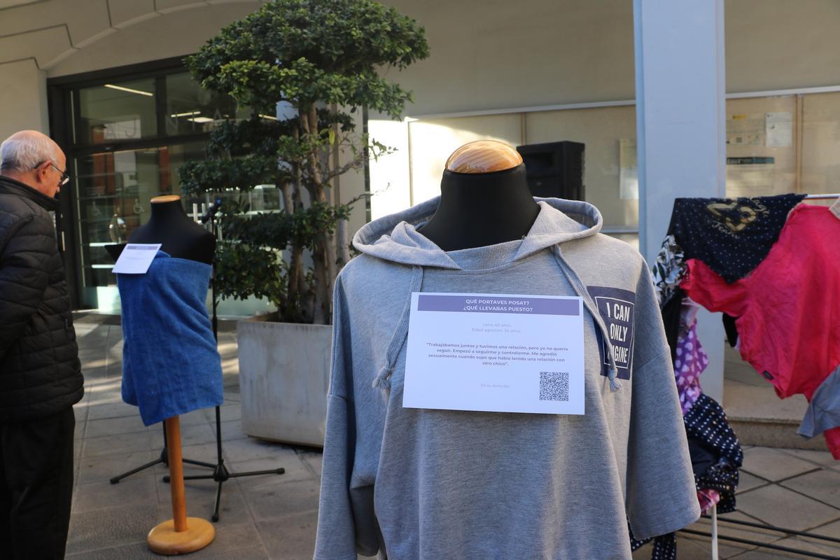 Exposición "¿Qué llevabas puesto? (cuando fuiste agredida sexualmente)" en Quart de Poblet
