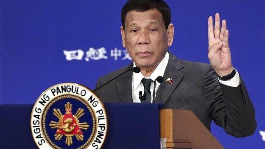 Duterte dice que se &quot;curó&quot; de su homosexualidad con &quot;mujeres hermosas&quot;