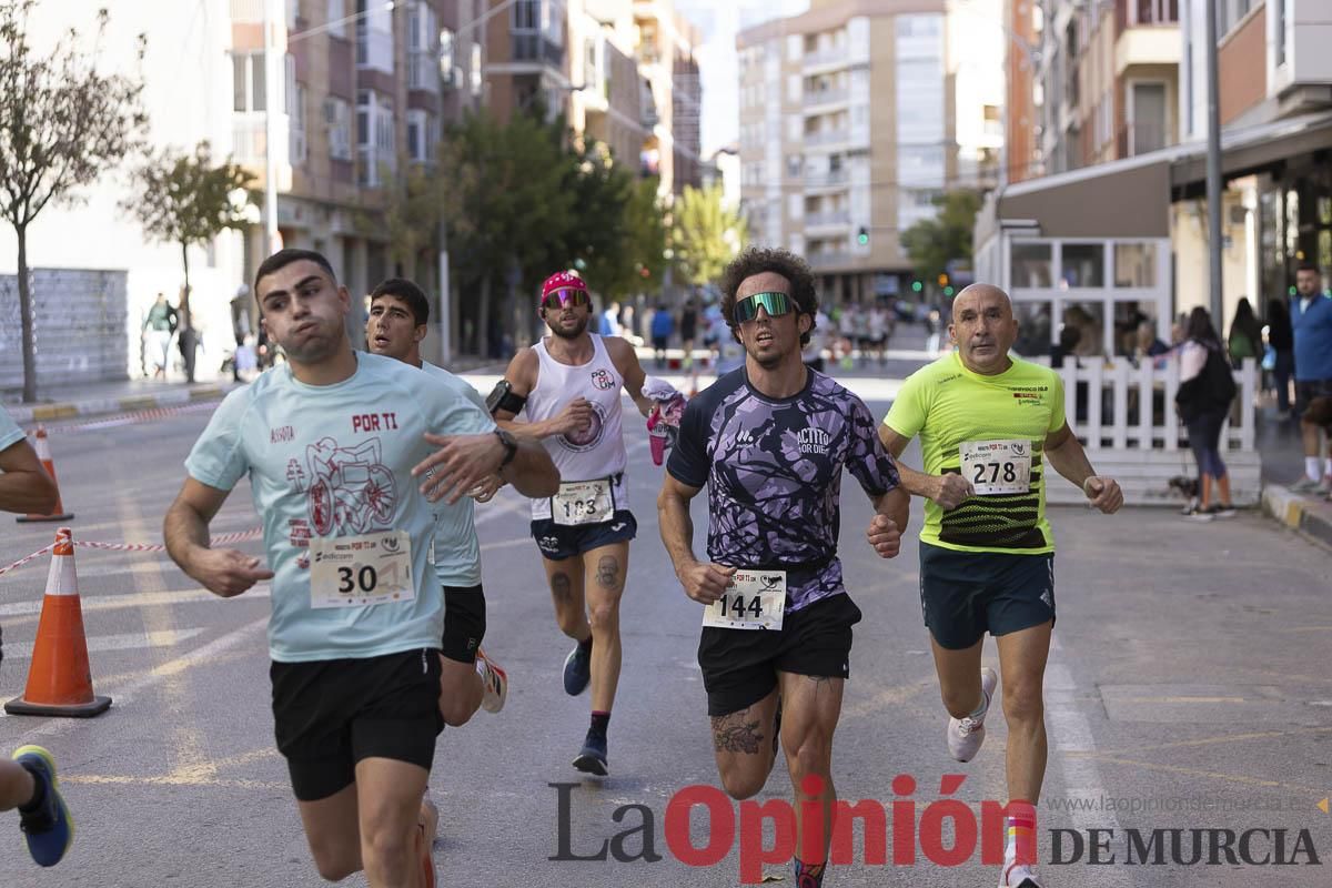 Carrera '10K Assota por ti' en Caravaca (salida y giro primera vuelta)