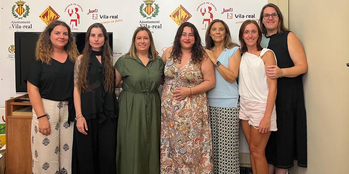 L'edila Caravaca amb les representants de l'associació Vilatea.
