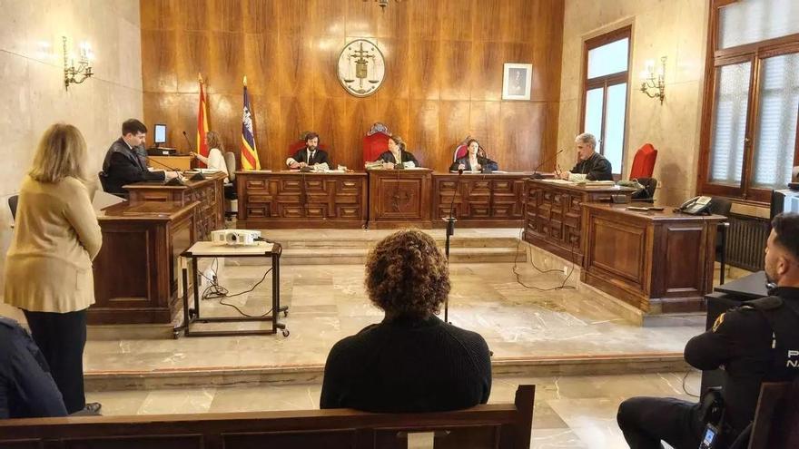 Homophobe Attacken auf Deutsche an FKK-Bucht auf Mallorca: Schwulenhasser muss ins Gefängnis