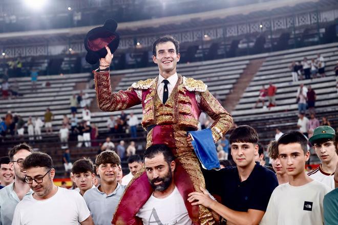 Samuel Navalón conquista su segunda puerta grande consecutiva en Valencia durante la Feria de Julio