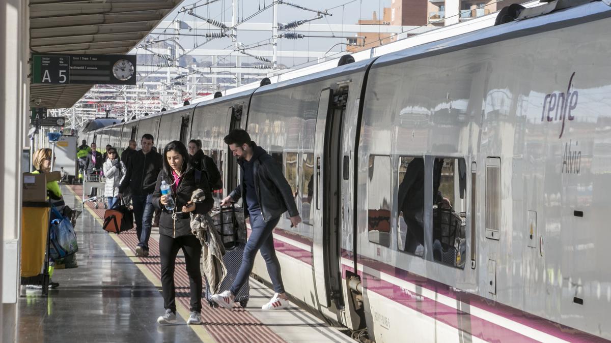 Un billete de Avant y Euromed permitirá ir a Barcelona en seis horas - La  Opinión de Murcia