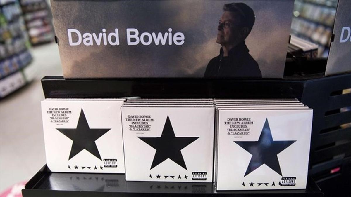 Ejemplares del disco 'Blackstar', de David Bowie, en una tienda de Londres.